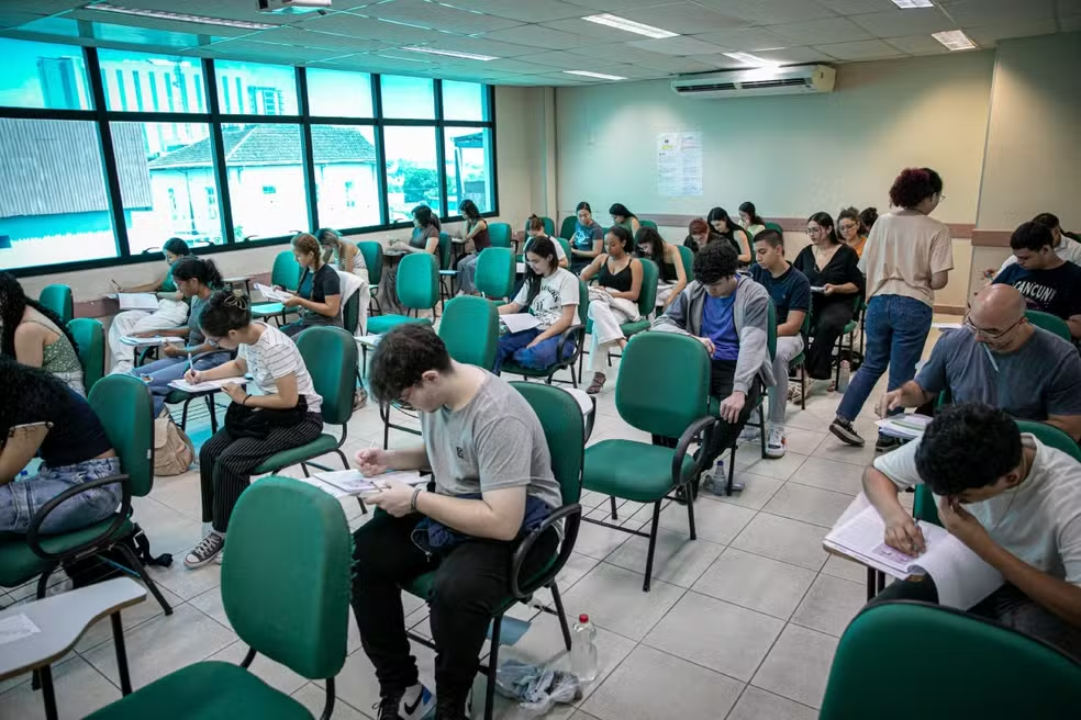 Interior do Amazonas: prazo para pedir isenção da taxa do Vestibular e SIS da UEA termina nesta sexta-feira