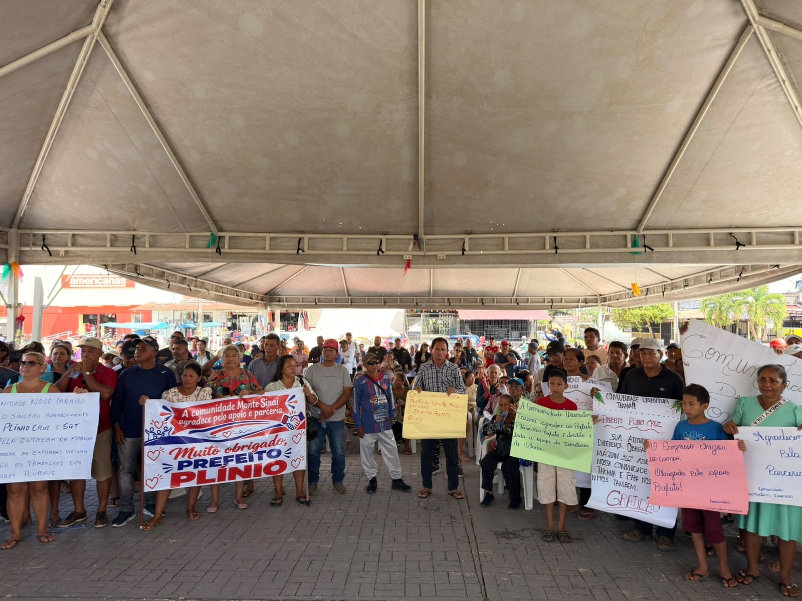 Prefeitura de Tabatinga entrega retroescavadeira e dez motocarros para apoiar produtores rurais — imagem 7