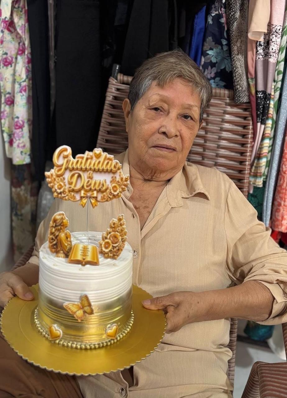 Família celebra os 76 anos de Olga Bruno em noite de confraternização