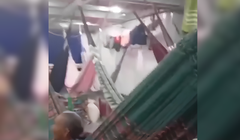 Piratas com fuzis invadem ferry boat, torturam e roubam passageiros